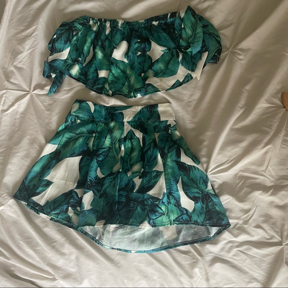 Palm leaf shorts (part of a set, top sold separately on profile) - Picture 2 of 8
